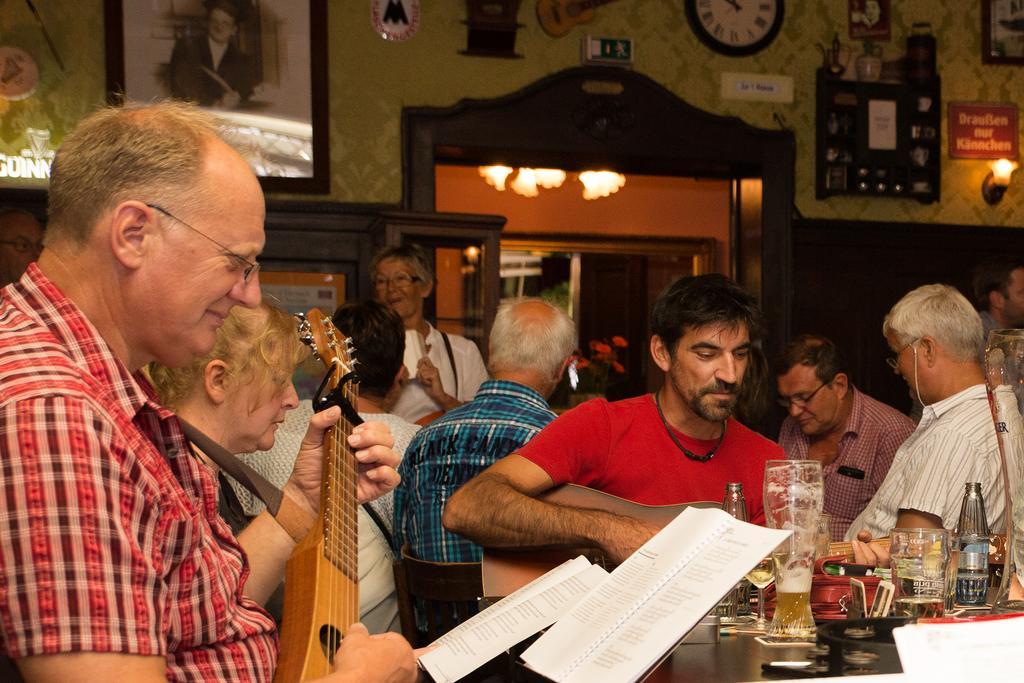 Hajo'S Germania Lodge & Irish Pub Rüdesheim am Rhein Eksteriør bilde