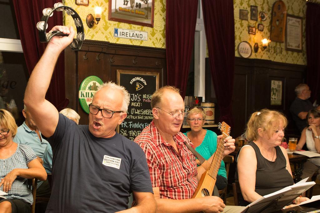 Hajo'S Germania Lodge & Irish Pub Rüdesheim am Rhein Eksteriør bilde