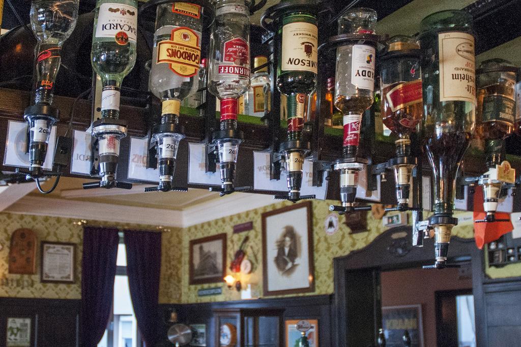 Hajo'S Germania Lodge & Irish Pub Rüdesheim am Rhein Eksteriør bilde