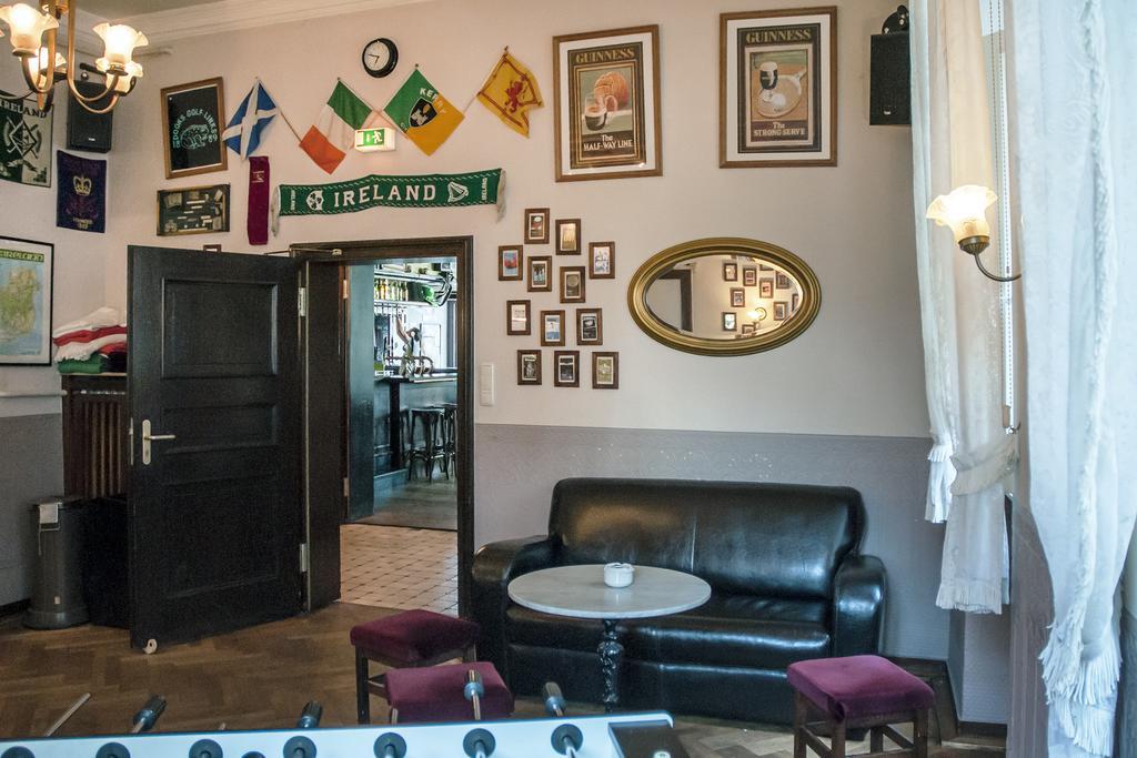 Hajo'S Germania Lodge & Irish Pub Rüdesheim am Rhein Eksteriør bilde